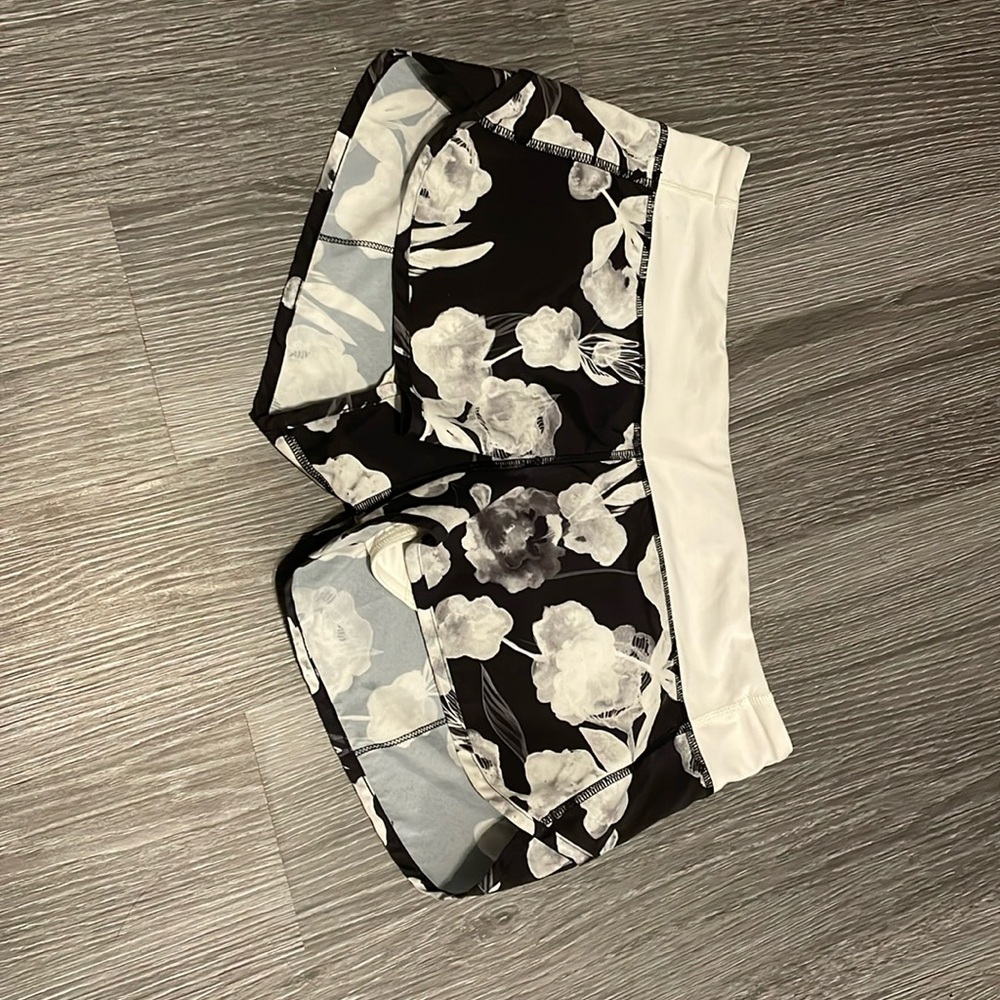 Women’s Lululemon speed up shorts